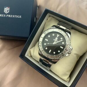 Invicta Montres Prestige Black and Silver Men's Watch